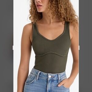 Express Body Contour Seamless Ribbed
Sweetheart Cropped Tank